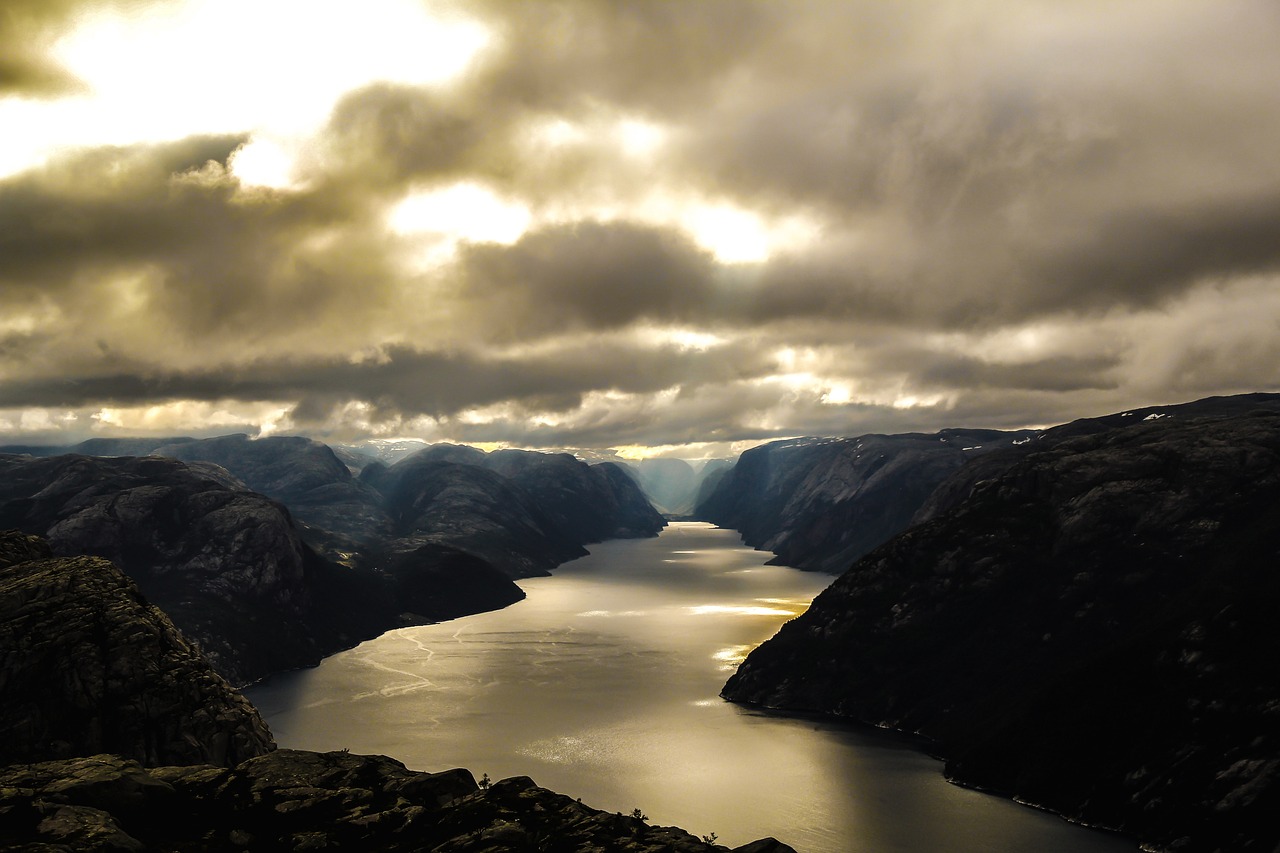 Experiencing the Midnight Sun at Norway's Festivals